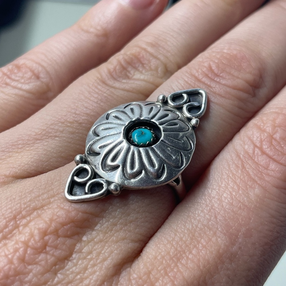 Sterling & Turquoise Ring - Picture 4 of 9